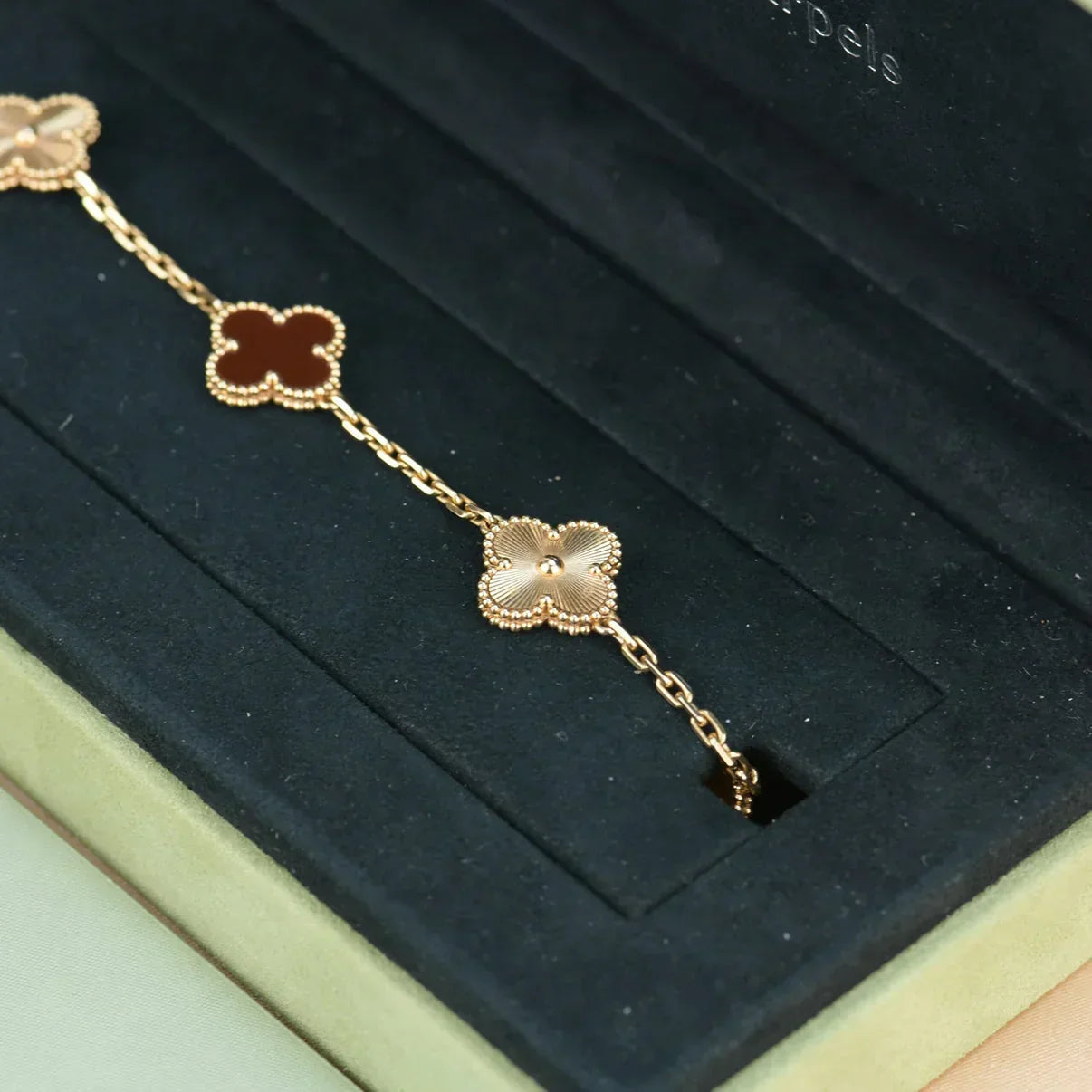 [Panda Jewelry] CLOVER 5 MOTIF RED CORNELIAN BRACELET COLLECTION