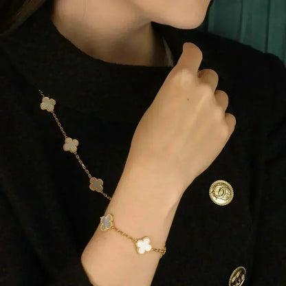 [Panda Jewelry]CLOVER WHITE PEARL MOP 5 MOTIF BRACELET COLLECTION
