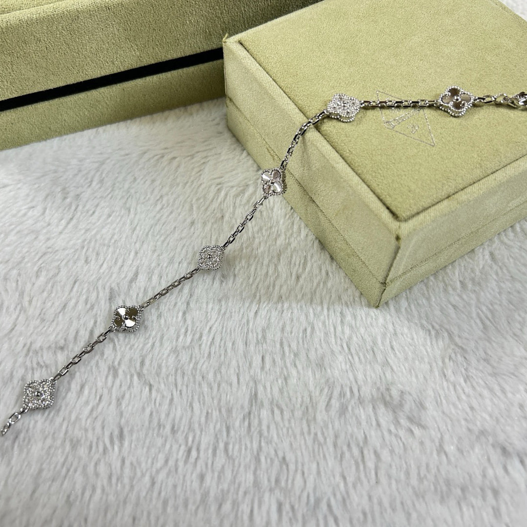 [Panda Jewelry]CLOVER 6 MOTIF DIAMOND LASER BRACELET