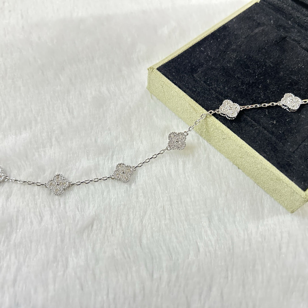 [Panda Jewelry]CLOVER 6 MOTIF DIAMOND BRACELET