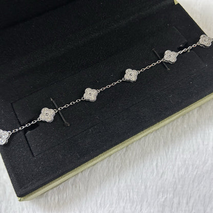 [Panda Jewelry]CLOVER 6 MOTIF DIAMOND BRACELET