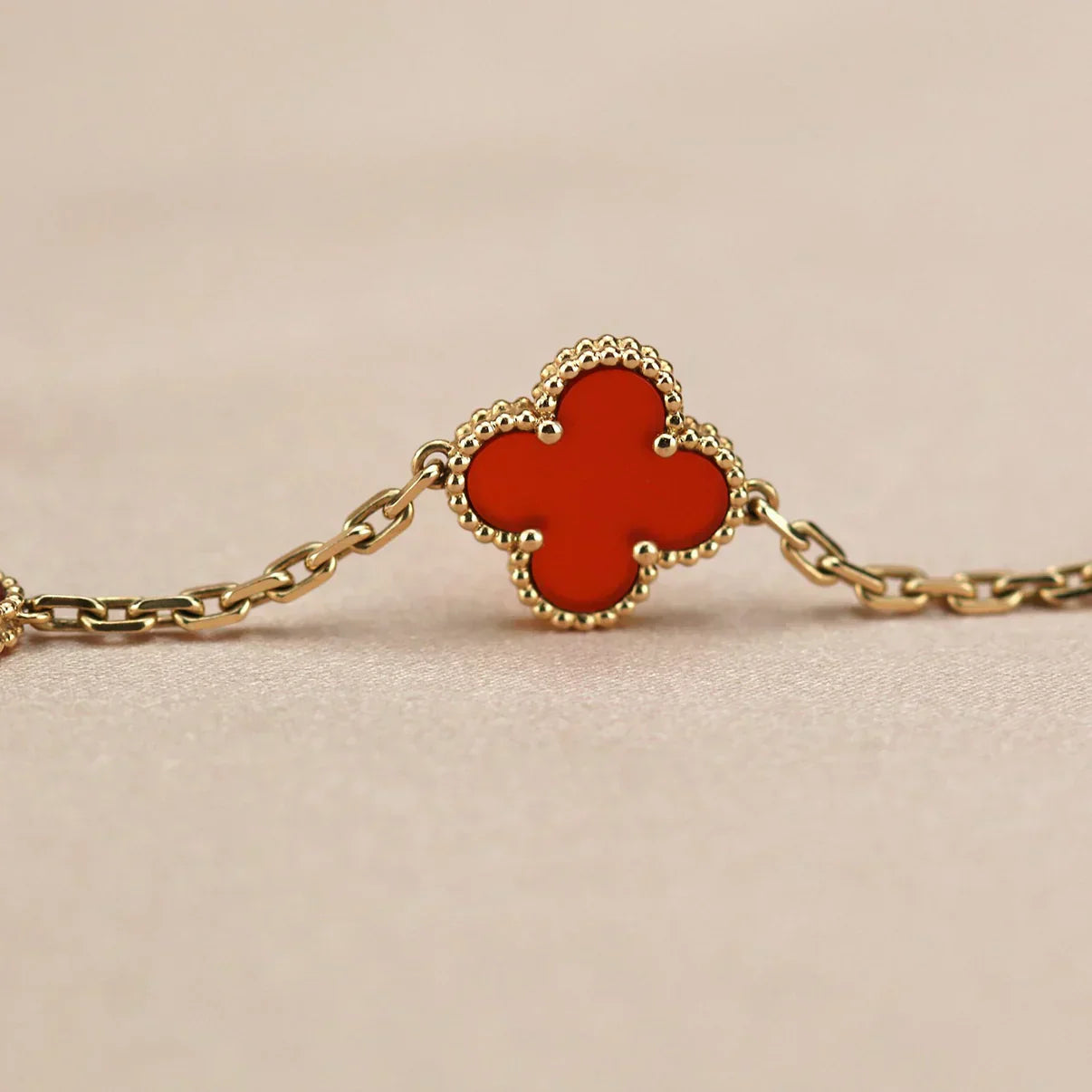 [Panda Jewelry] CLOVER 5 MOTIF RED CORNELIAN BRACELET COLLECTION