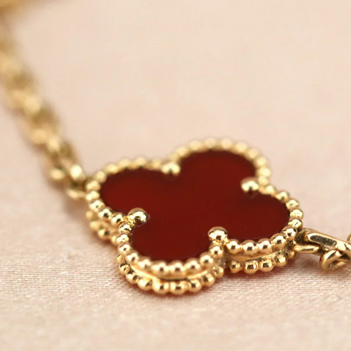 [Panda Jewelry] CLOVER 5 MOTIF RED CORNELIAN BRACELET COLLECTION