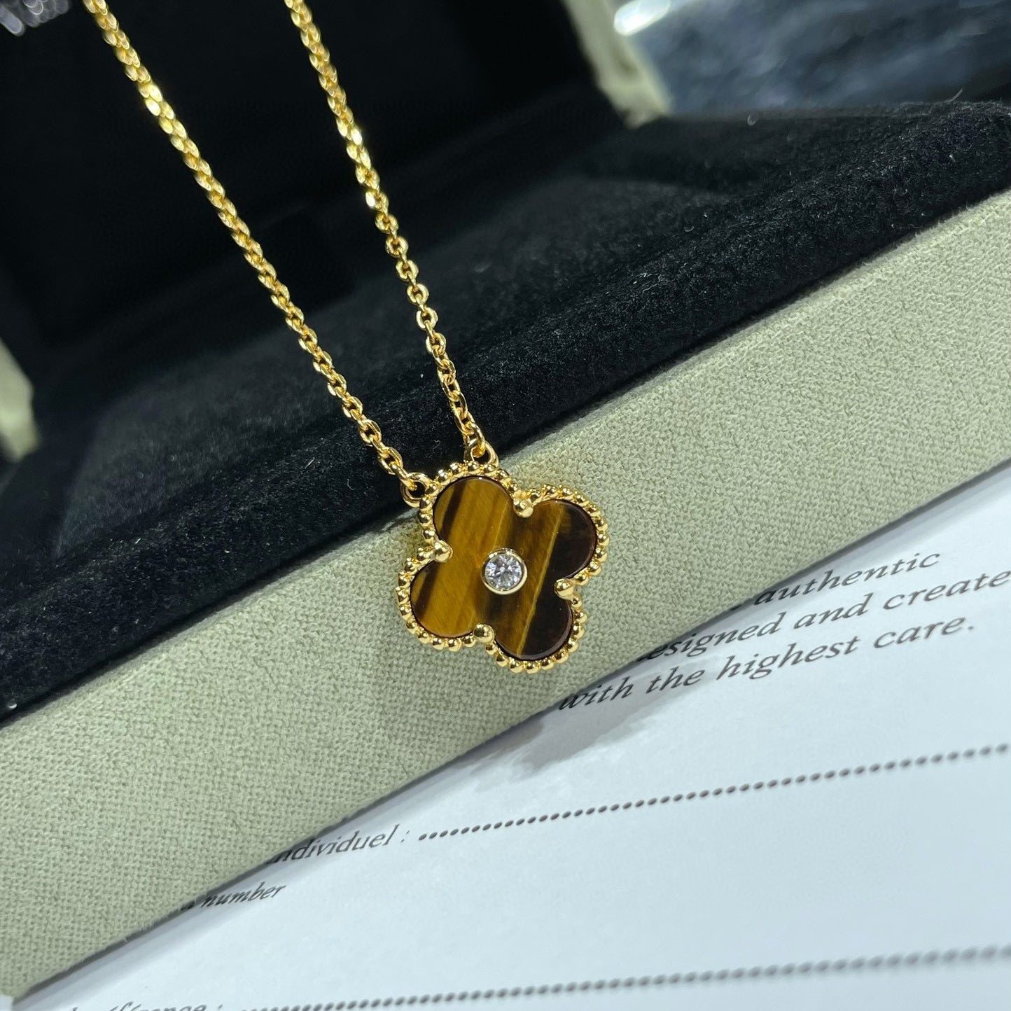 [Panda Jewelry]CLOVER 15MM DIAMOND AND YELLOW TIGER'S EYE AGATE necklace