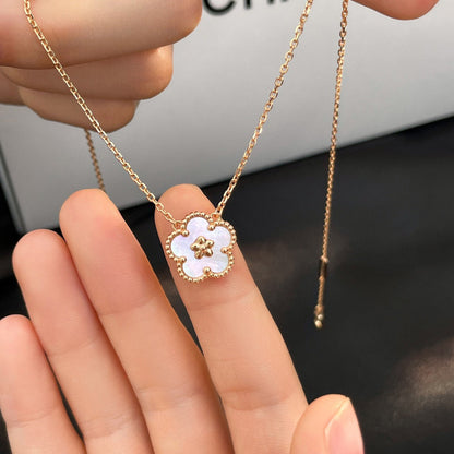 [Panda Jewelry]LUCKY  WHITE MOP  PLUM BLOSSOM NECKLACE