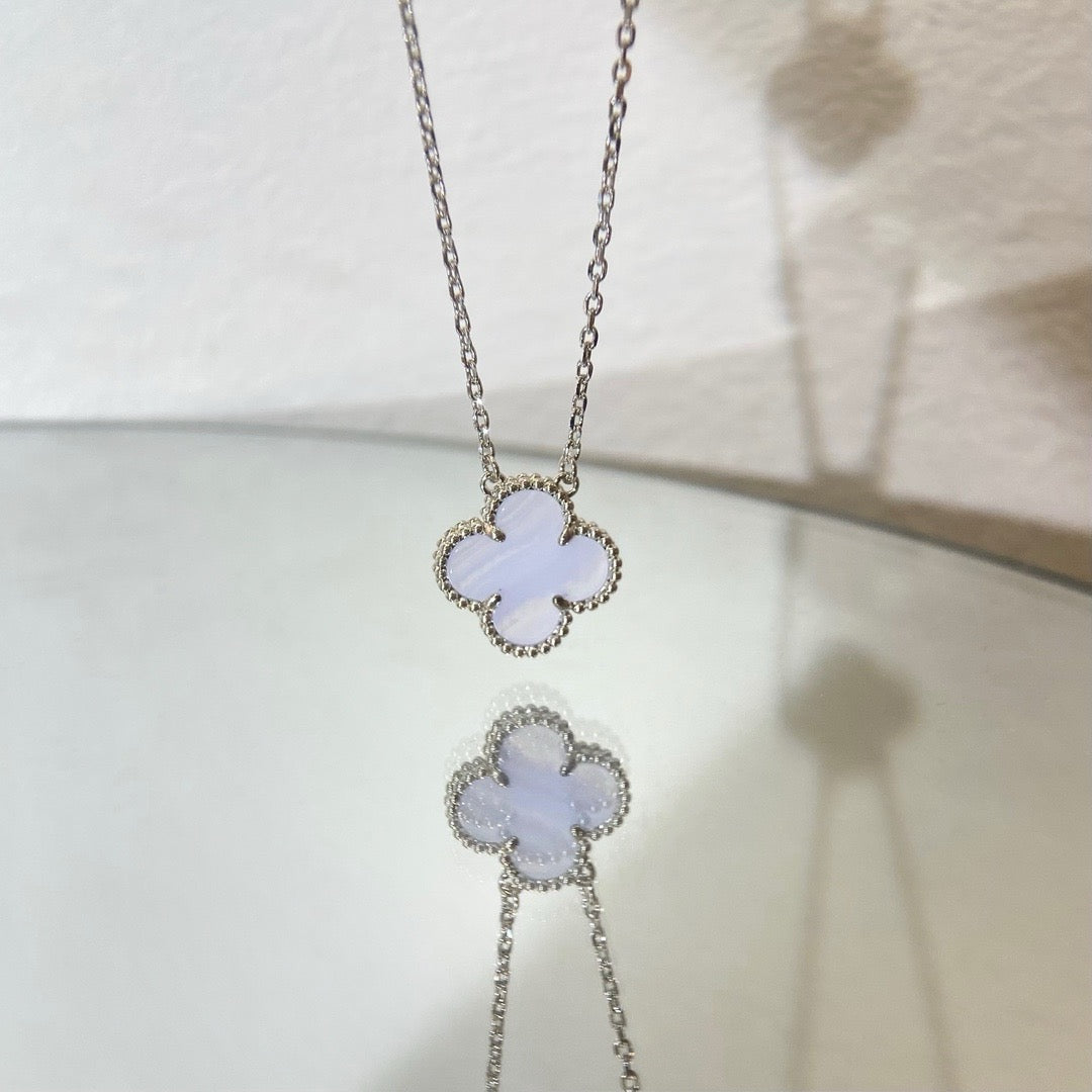 [Panda Jewelry]CLOVER 15MM BLUE CHALCEDONY NECKLACE SILVER