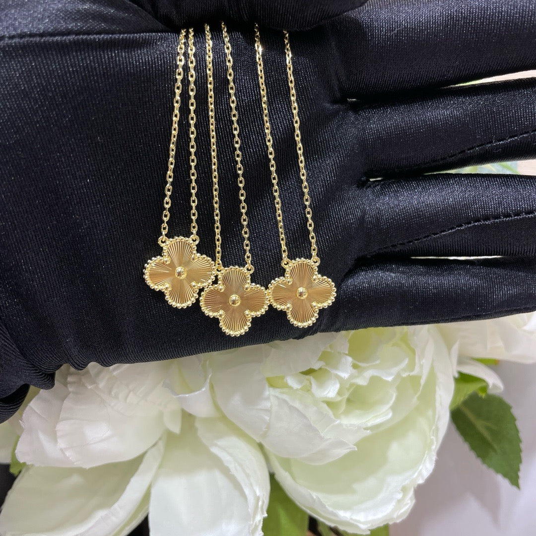 [Panda Jewelry]CLOVER 15MM LASER NECKLACE