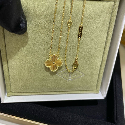 [Panda Jewelry]CLOVER 15MM LASER NECKLACE