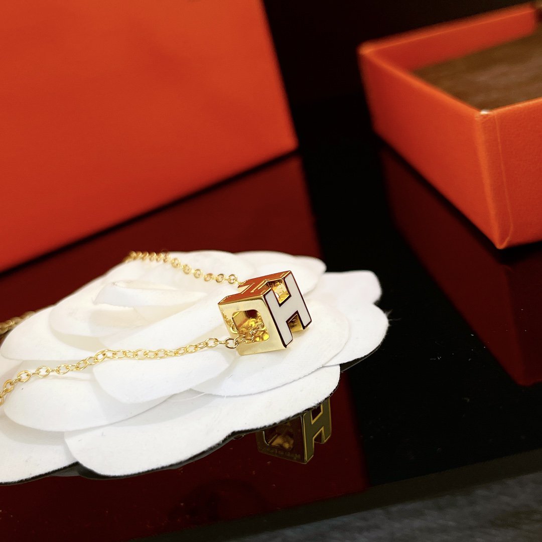 [Panda Jewelry]H WHITE SQUARE GOLD NECKLACE