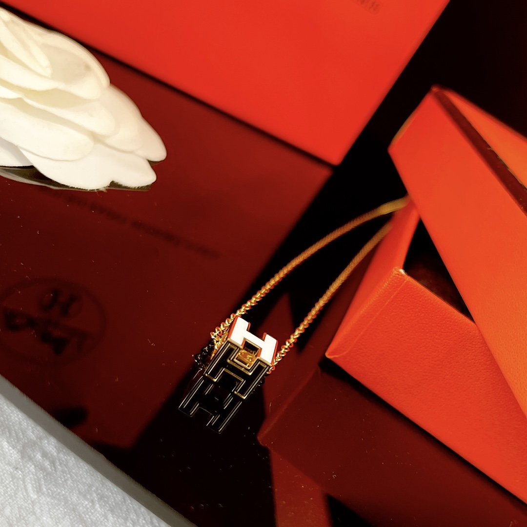 [Panda Jewelry]H WHITE SQUARE GOLD NECKLACE