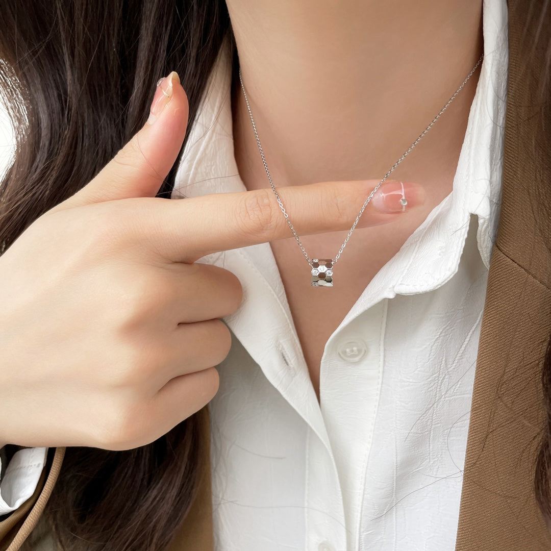 [Panda Jewelry]BEE MINI PEDANT DIAMOND NECKLACE