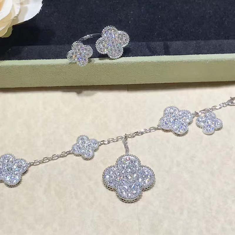 [Panda Jewelry]CLOVER 6 MOTIFS SILVER DIAMOND BRACELET