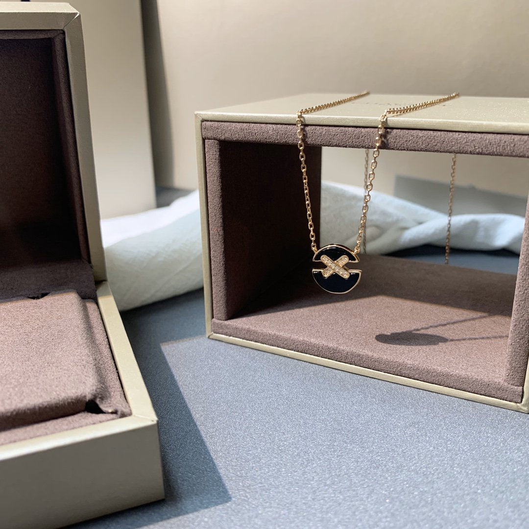 [Panda Jewelry]JEUX DE PINK GOLD DIAMOND NECKLACE