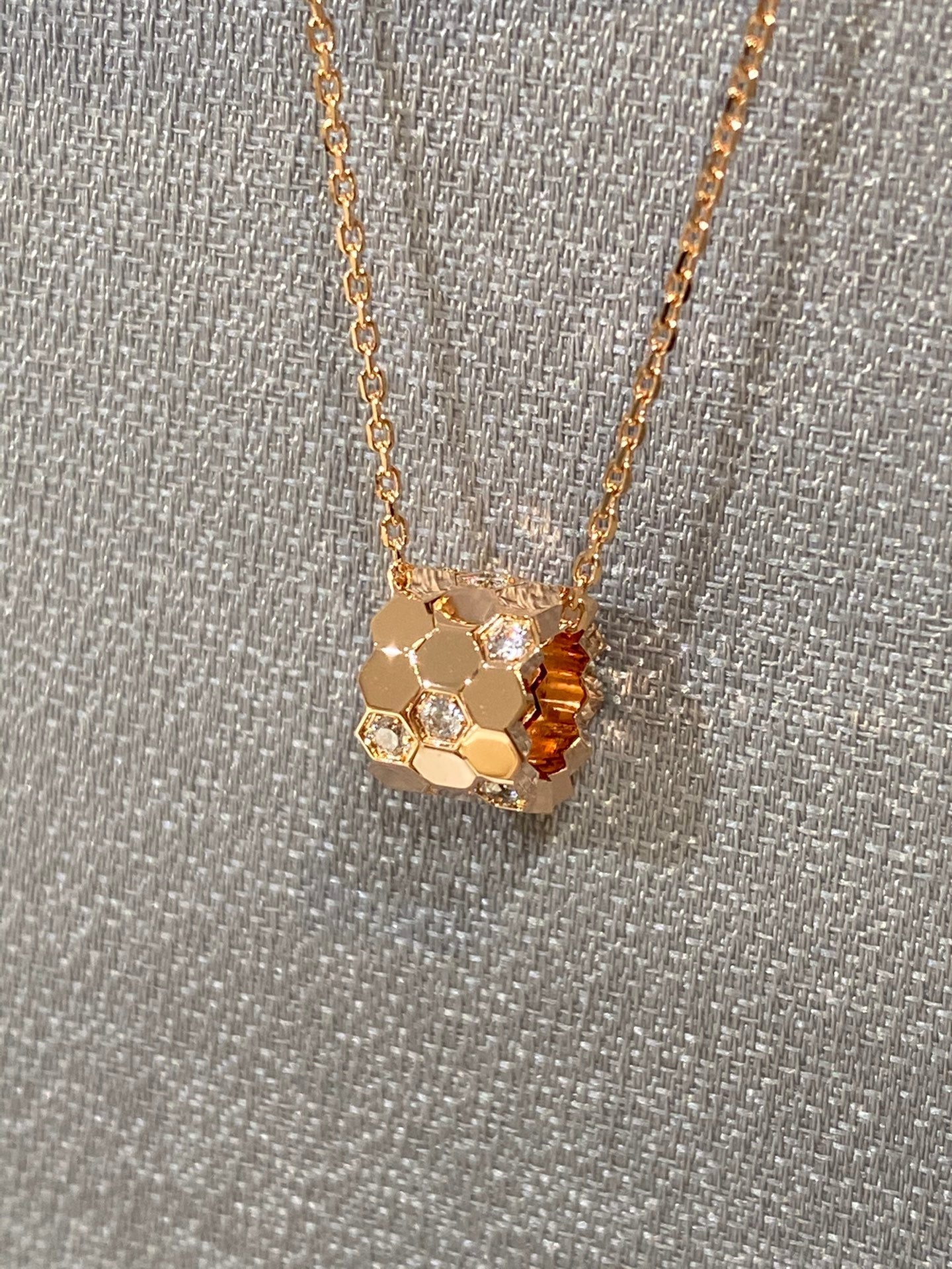 [Panda Jewelry]BEE LOVE DIAMOND NECKLACE