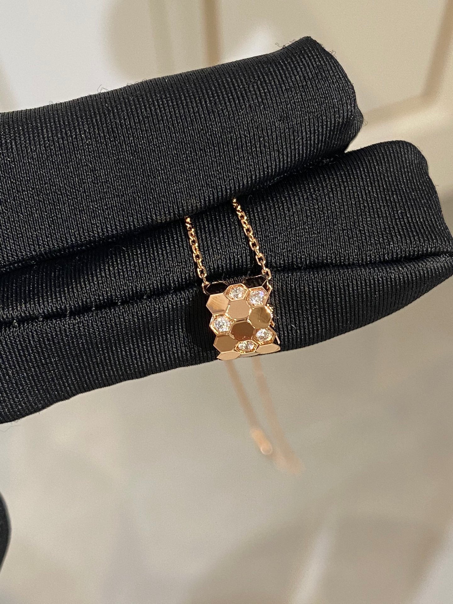[Panda Jewelry]BEE LOVE DIAMOND NECKLACE