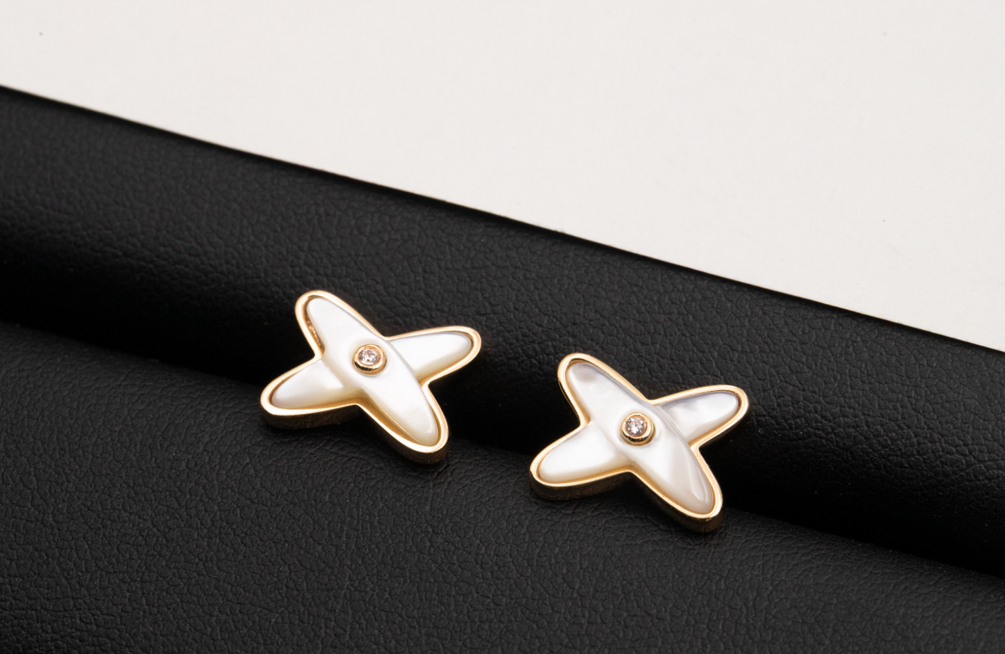 [Panda Jewelry]JEUX DE WHITE MOP ROSE GOLD DIAMOND EARRINGS