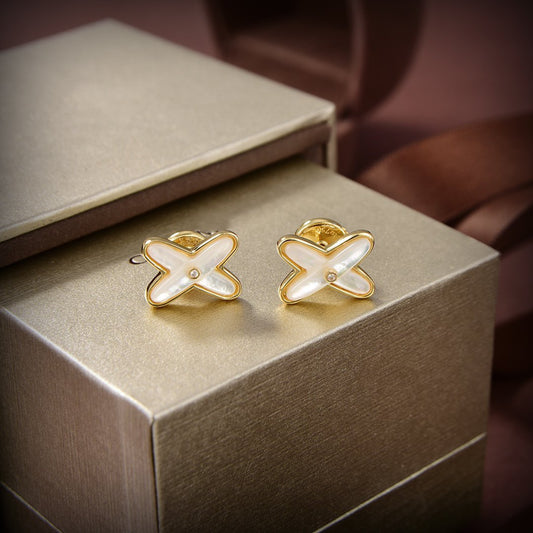 [Panda Jewelry]JEUX DE WHITE MOP GOLD DIAMOND EARRINGS