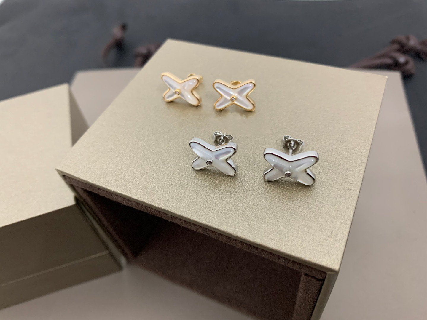 [Panda Jewelry]JEUX DE WHITE MOP SILVER DIAMOND EARRINGS