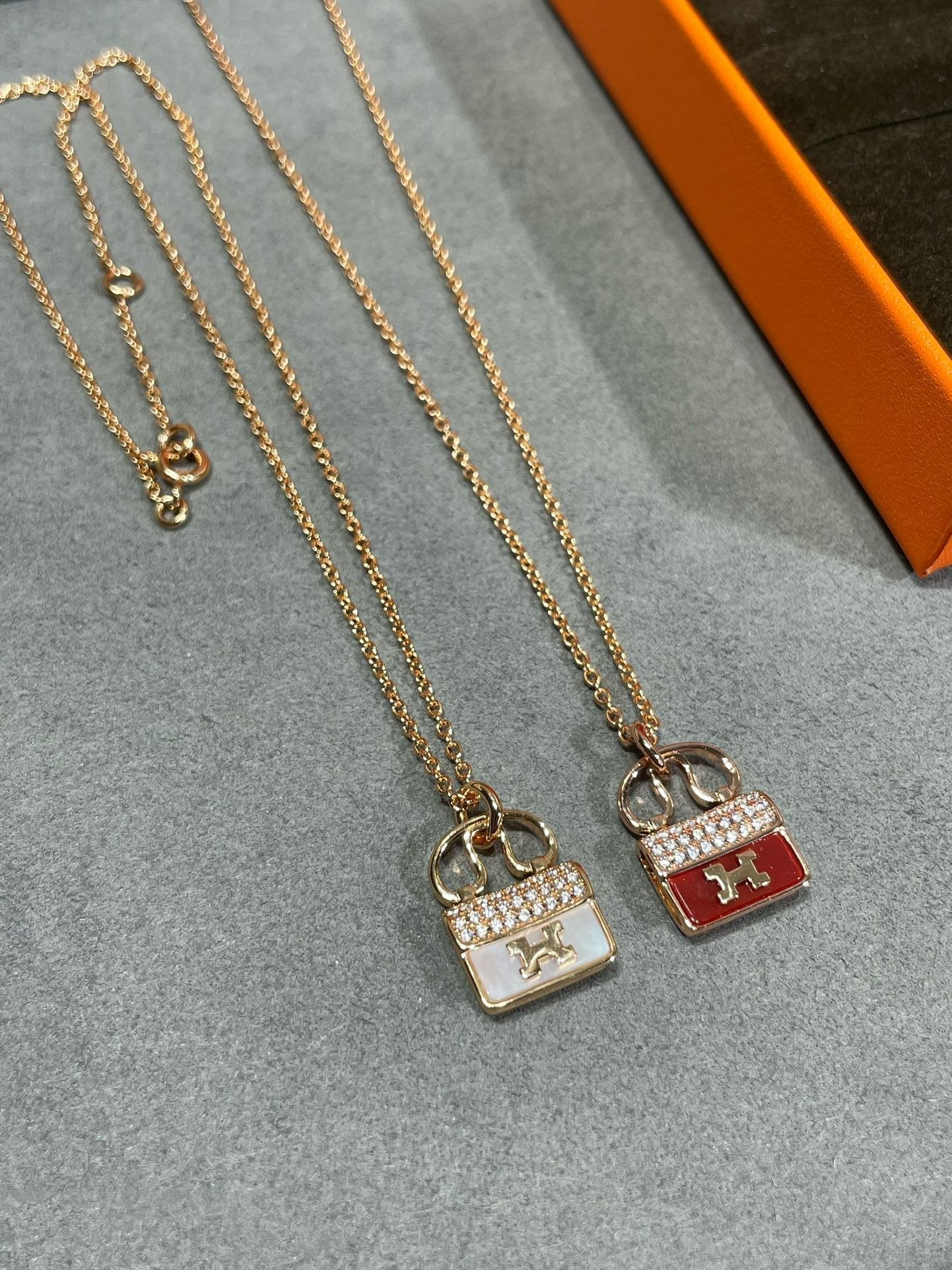 [Panda Jewelry]H CIRCE MOISSANITE PENDANT NECKLACE GOLD