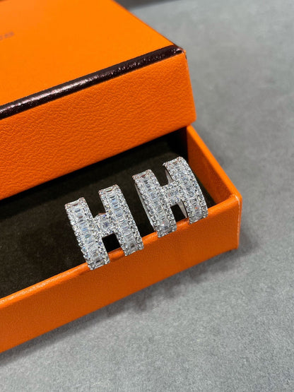 [Panda Jewelry]H STUD EARRINGS WITH SILVER DIAMONDS