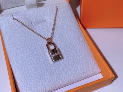 [Panda Jewelry]HM ADVANCED NICHE LOCK HEAD NECKLACE DIAMONDS