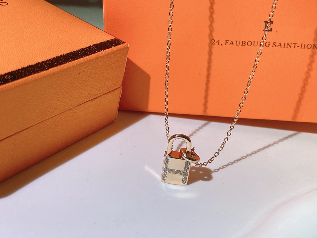 [Panda Jewelry]HM ADVANCED NICHE LOCK HEAD NECKLACE DIAMONDS