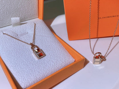 [Panda Jewelry]HM ADVANCED NICHE LOCK HEAD NECKLACE DIAMONDS