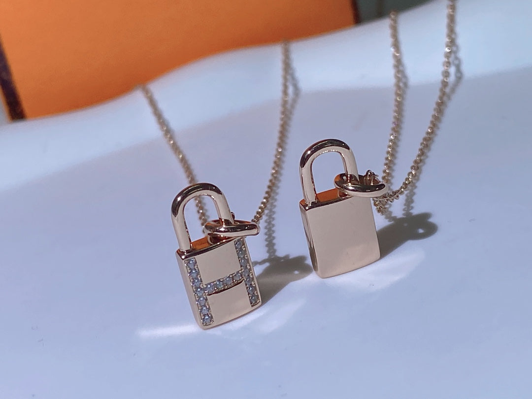 [Panda Jewelry]HM ADVANCED NICHE LOCK HEAD NECKLACE DIAMONDS