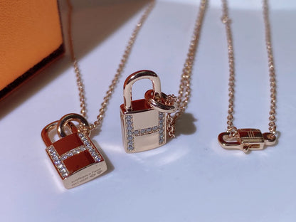 [Panda Jewelry]HM ADVANCED NICHE LOCK HEAD NECKLACE DIAMONDS