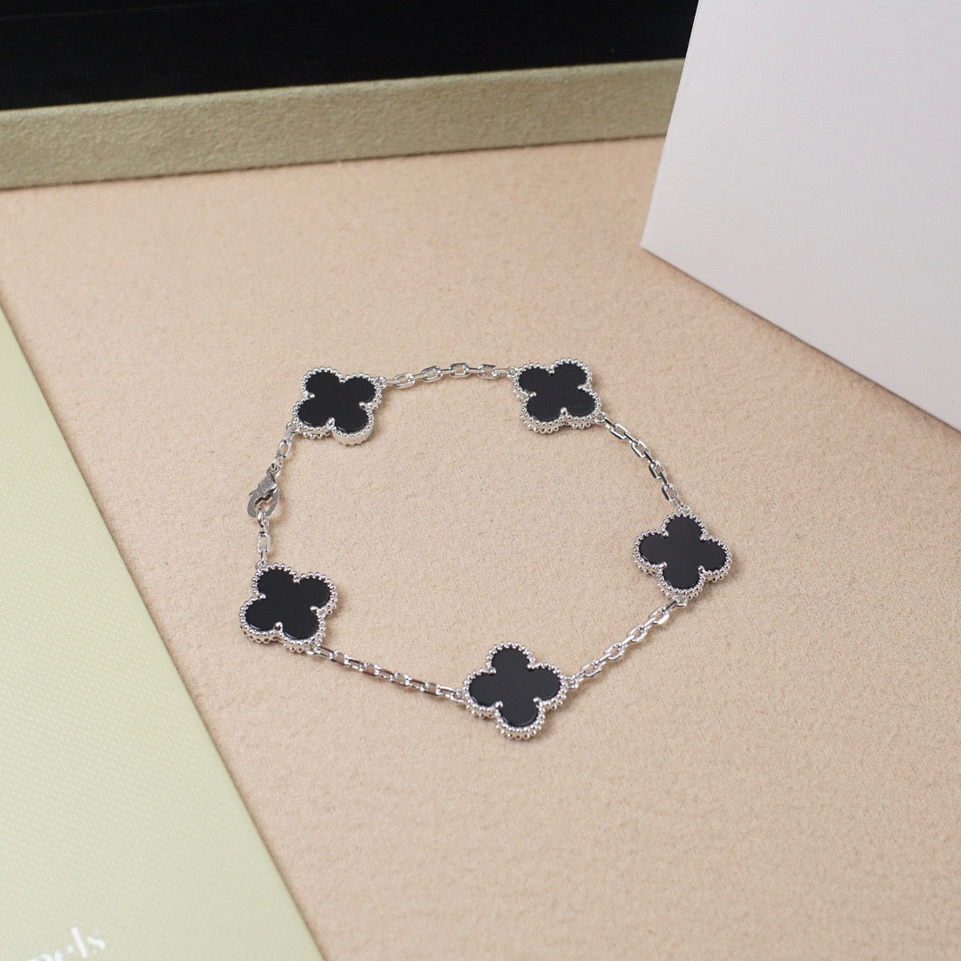 [Panda Jewelry] CLOVER 5 MOTIF ONYXS BRACELET COLLECTION