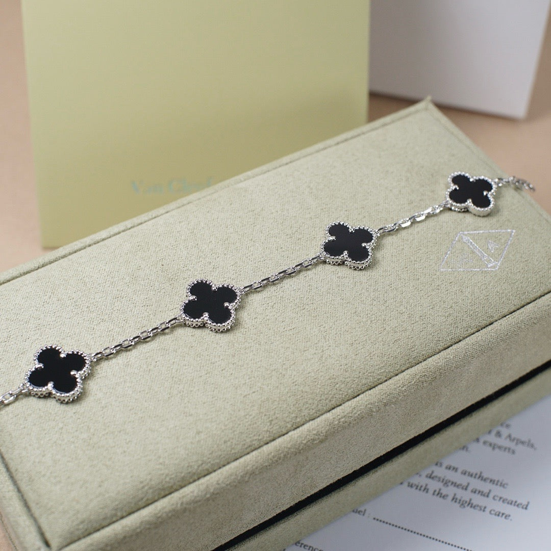 [Panda Jewelry] CLOVER 5 MOTIF ONYXS BRACELET COLLECTION