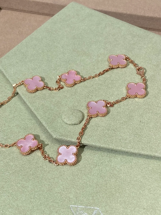 [Panda Jewelry Jewellery] Pink Necklace with Ten Clover Designs