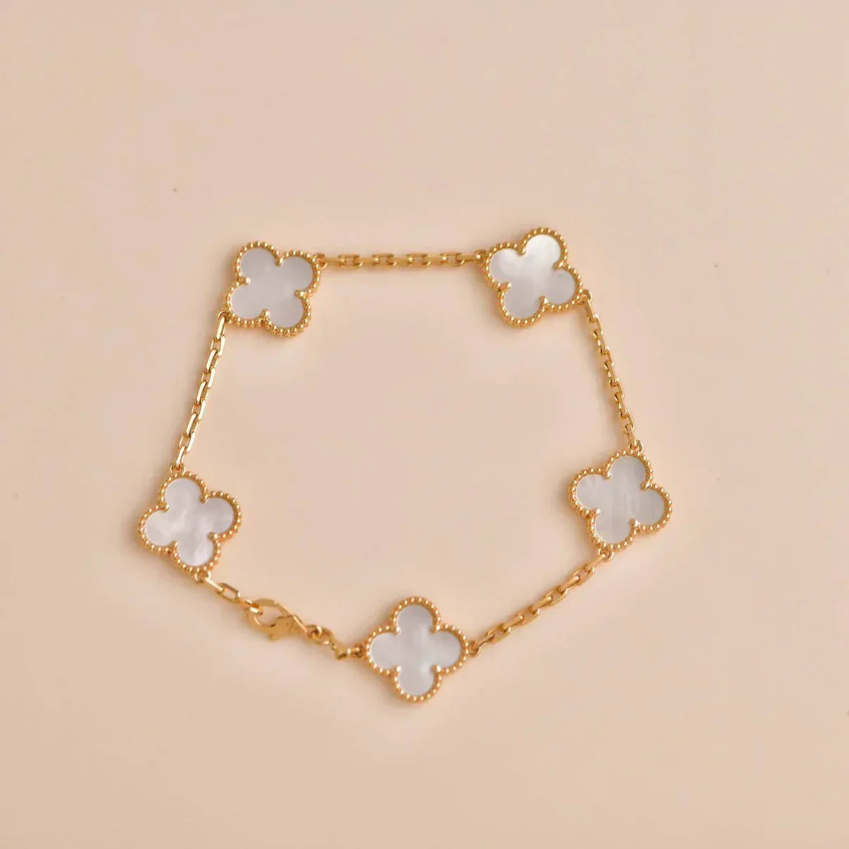 [Panda Jewelry]CLOVER WHITE PEARL MOP 5 MOTIF BRACELET COLLECTION