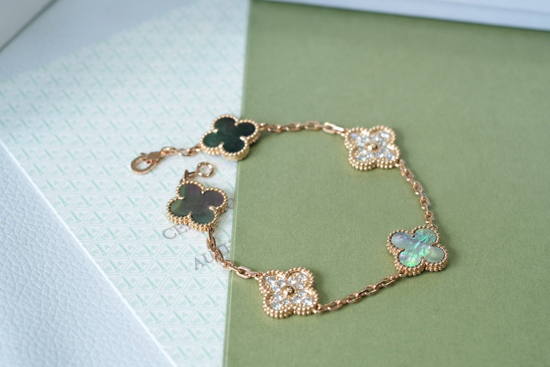[Panda Jewelry] CLOVER 5 MOTIF GRAY MOP BRACELET COLLECTION
