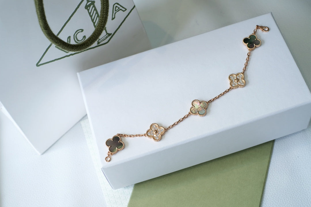[Panda Jewelry] CLOVER 5 MOTIF GRAY MOP BRACELET COLLECTION