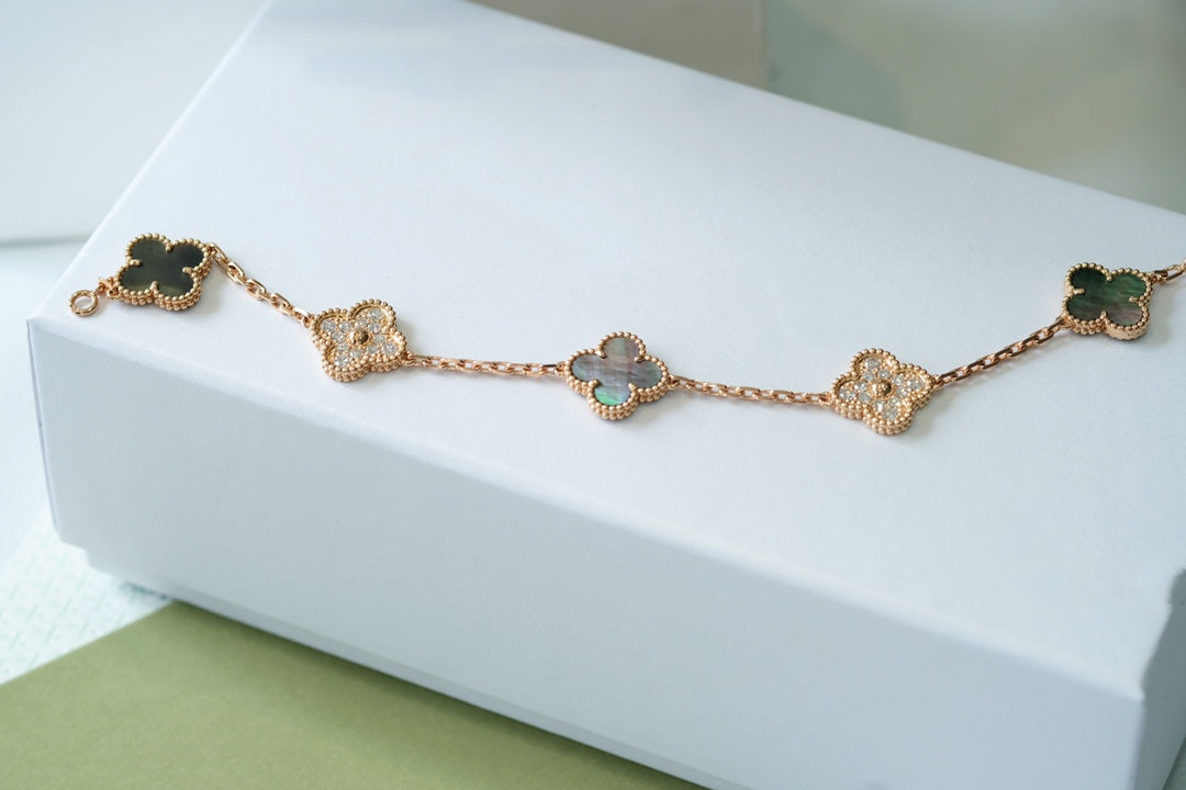 [Panda Jewelry] CLOVER 5 MOTIF GRAY MOP BRACELET COLLECTION