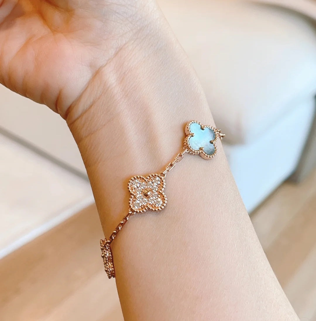 [Panda Jewelry] CLOVER 5 MOTIF GRAY MOP BRACELET COLLECTION