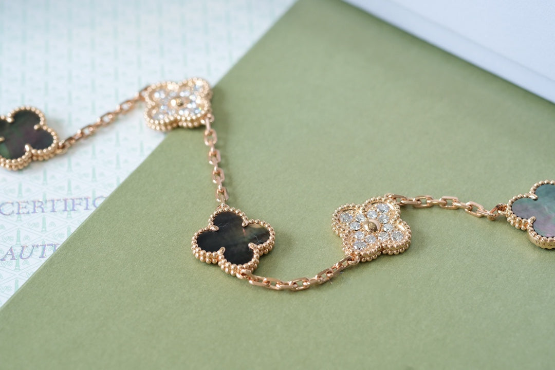[Panda Jewelry] CLOVER 5 MOTIF GRAY MOP BRACELET COLLECTION