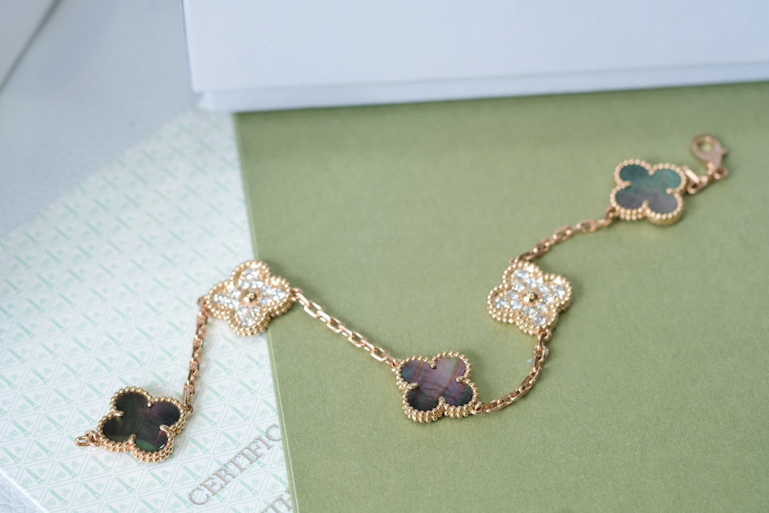 [Panda Jewelry] CLOVER 5 MOTIF GRAY MOP BRACELET COLLECTION