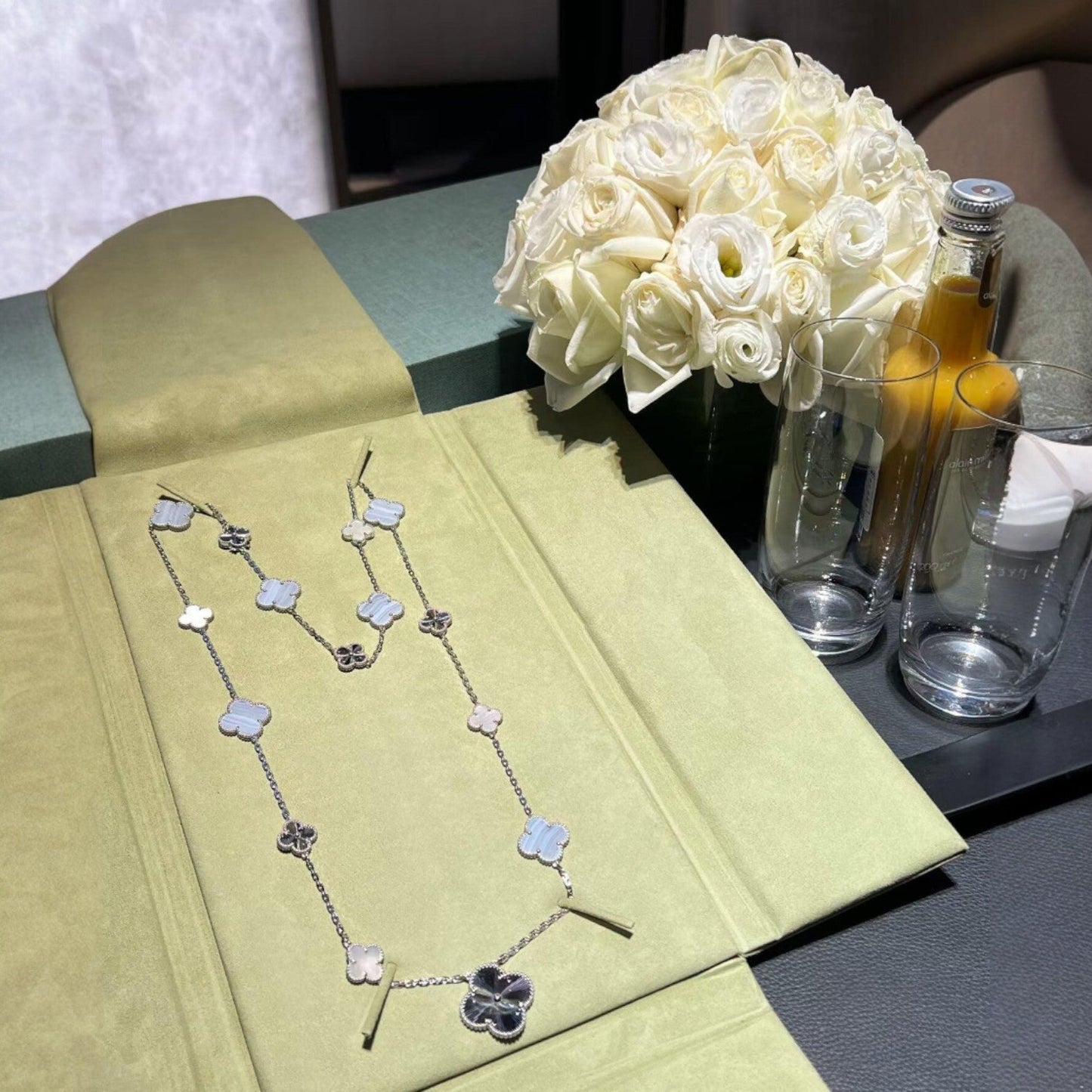 [Panda Jewelry]DETACHABLE CLOVER 15(11+4) FLOWER SILVER NECKLACE SET
