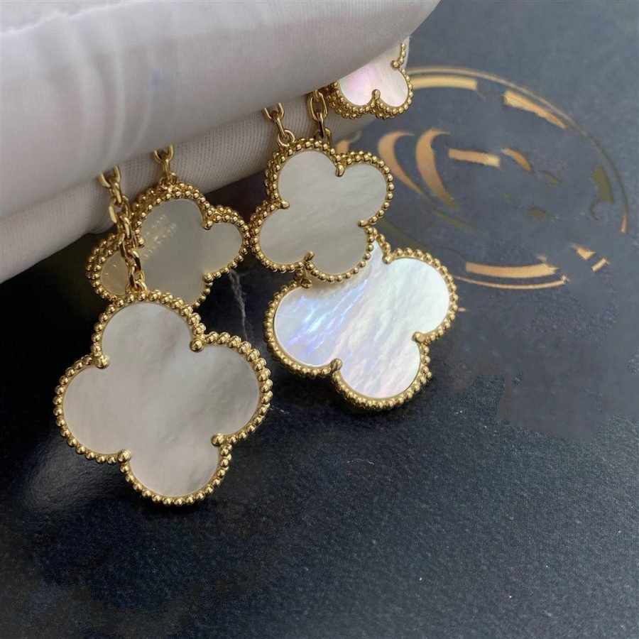 [Panda Jewelry]CLOVER EARRINGS WHITE MOP 4 MOTIFS GOLD