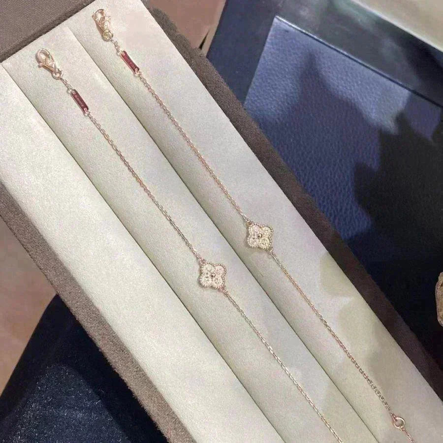 [Panda Jewelry]CLOVER SINGLE FLOWER BRACELET