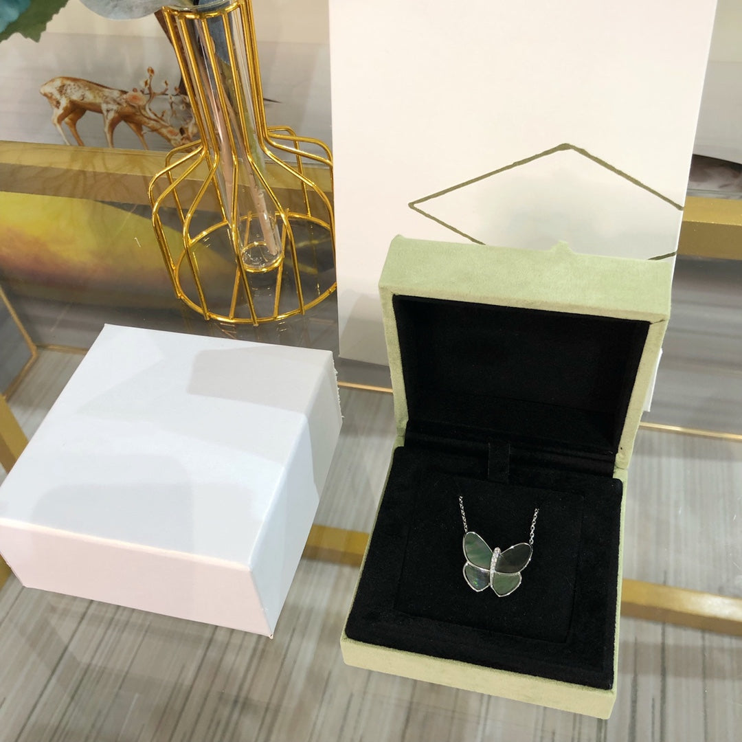 [Panda Jewelry]LARGE BUTTERFLY SILVER PENDANT DIAMOND NECKLACE
