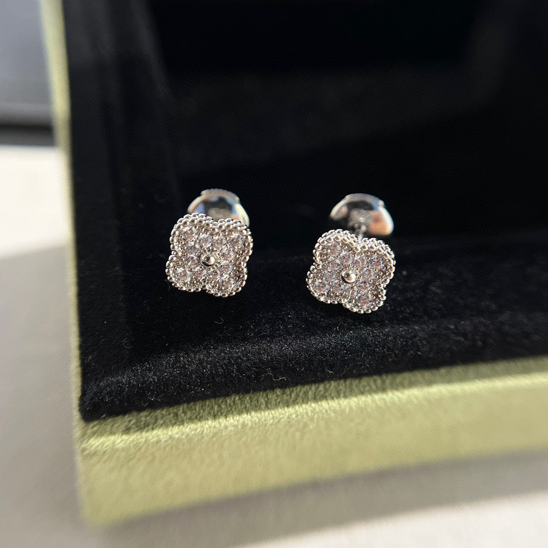 [Panda Jewelry]CLOVER MINI DIAMOND STUD EARRINGS