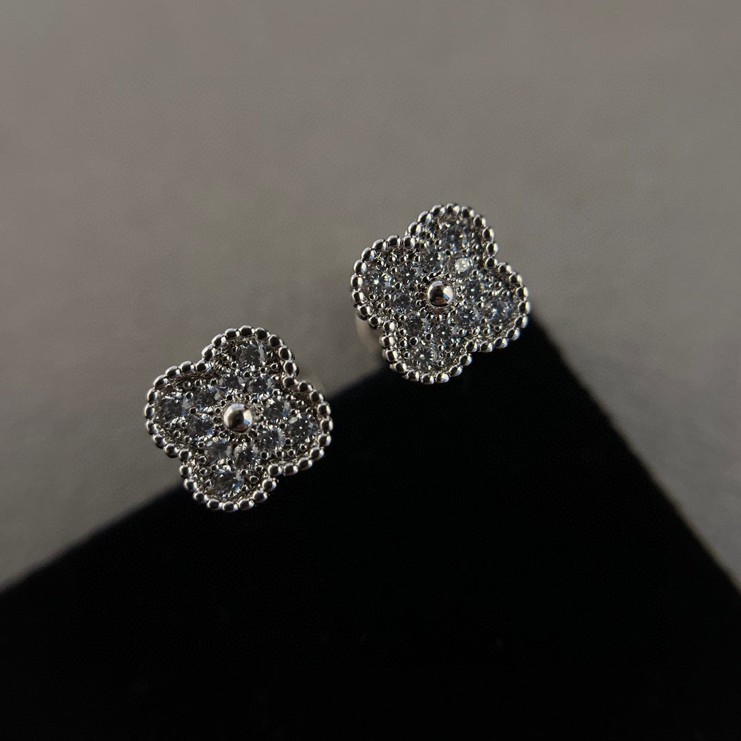 [Panda Jewelry]CLOVER MINI DIAMOND STUD EARRINGS