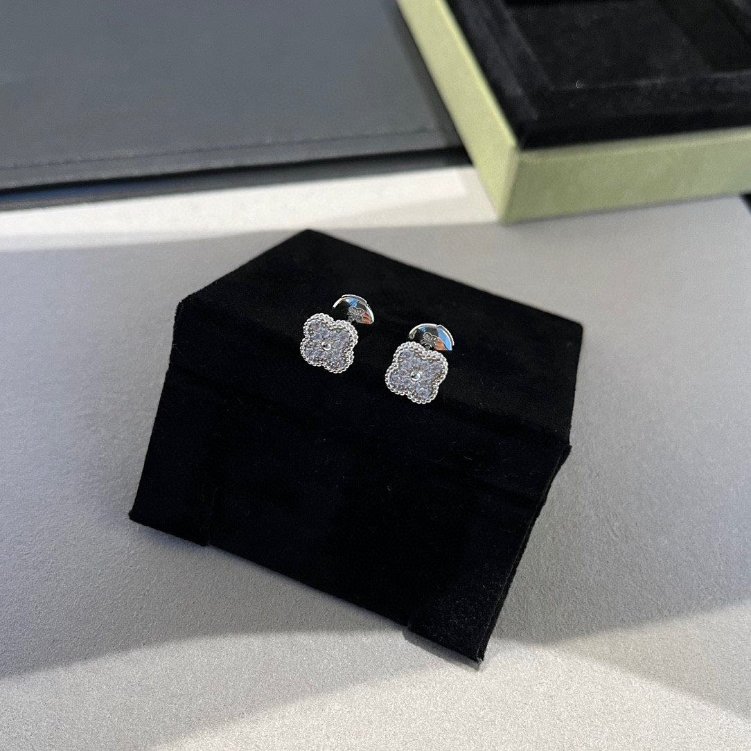 [Panda Jewelry]CLOVER MINI DIAMOND STUD EARRINGS