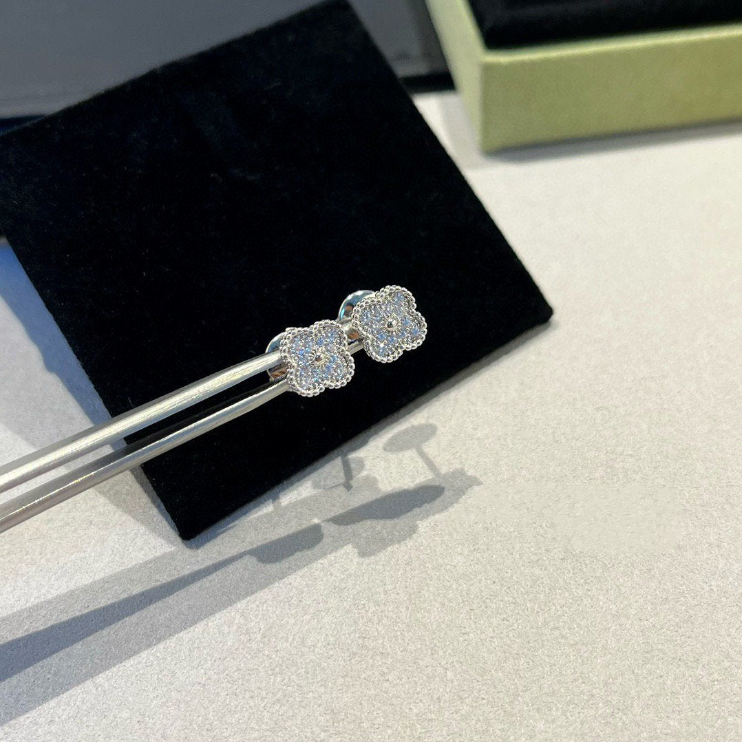 [Panda Jewelry]CLOVER MINI DIAMOND STUD EARRINGS